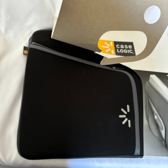 Case Logic Laptop Sleeve for 16" Laptop Padded with pocket, NWOT - Picture 4 of 4